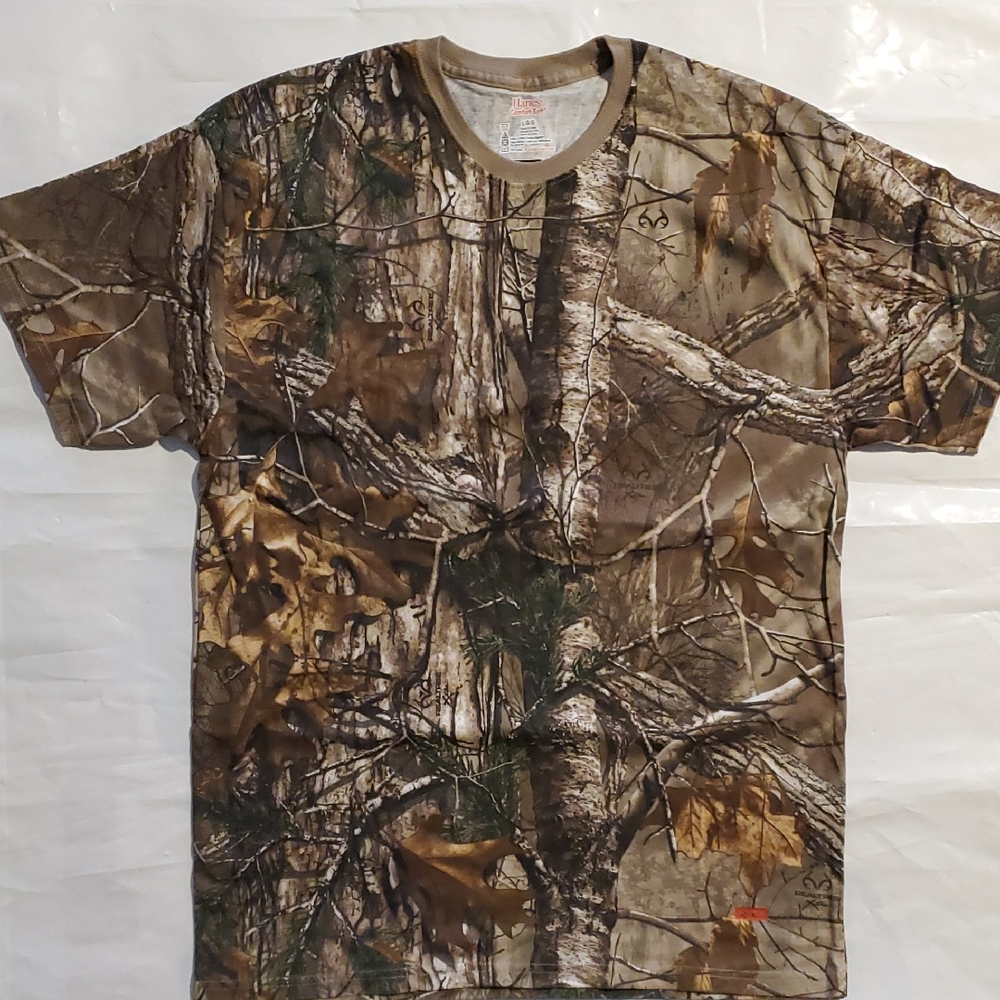 Supreme Hanes Realtree Tee. Size Large. Color Camo. Never Worn.